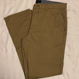 Banana Republic Men's Aiden Chino 33X32 Acorn